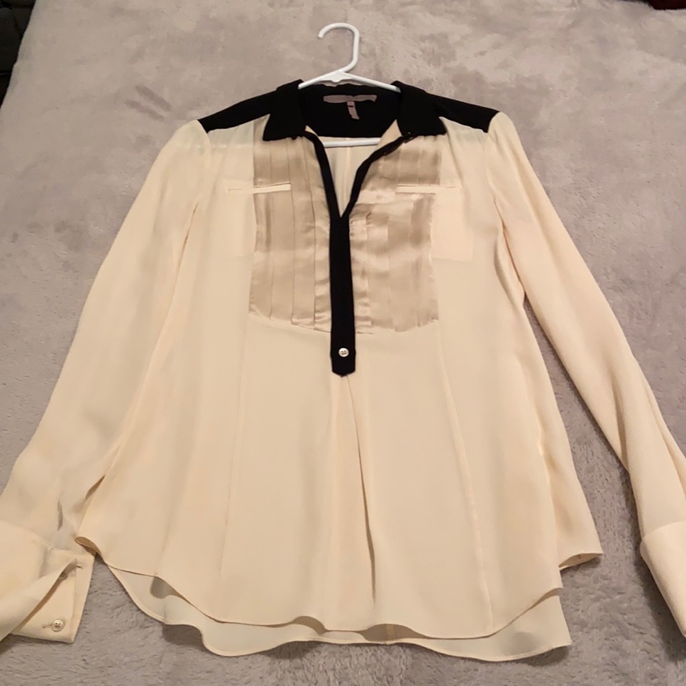 Beautiful blouse with silk details bu Halston Heritage